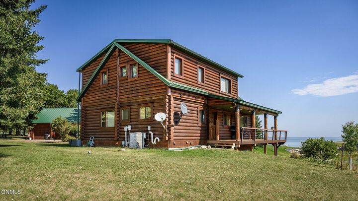 Property Photo: 781 44th Avenue NW 22 ND 58545