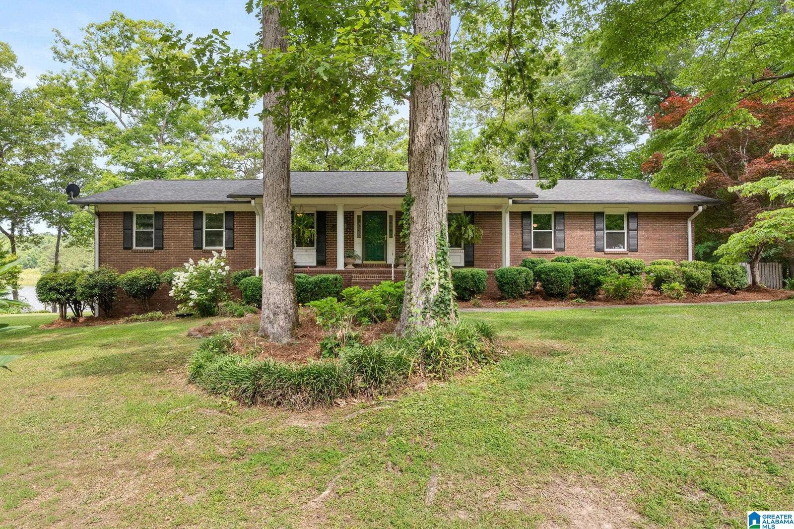 Property Photo: 10 Seddon Point AL 35128