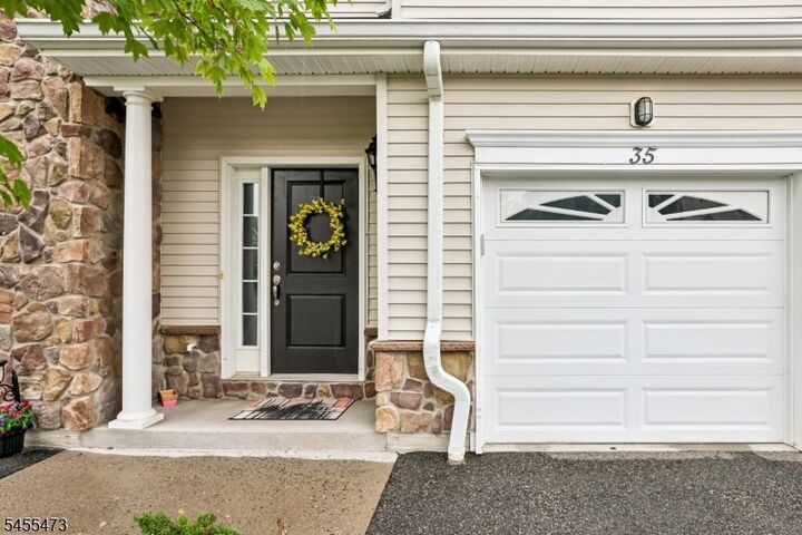 Property Photo:  35 Red Oak Ct  NJ 07420 