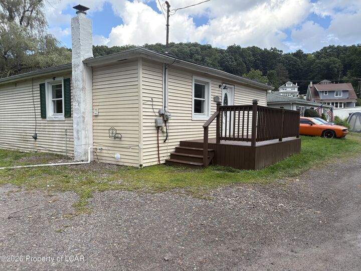 Property Photo: 1048 Lower Demunds Road PA 18612