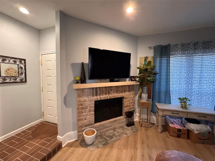 Property Photo:  3100 Walnut Bend Lane 201  TX 77042 