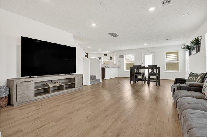 Property Photo:  5510 Blackbird Lane  TX 77563 
