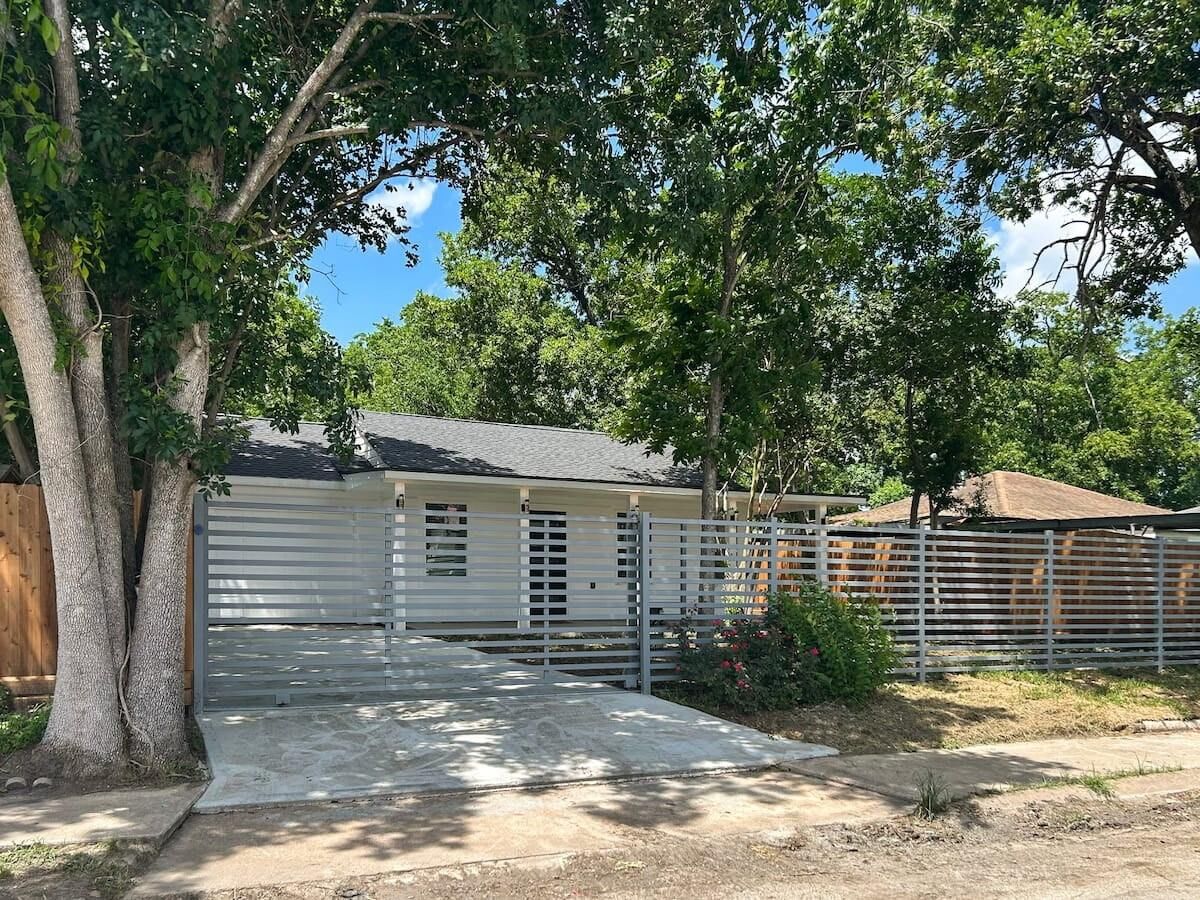 Property Photo:  4805 Southwind Street  TX 77033 