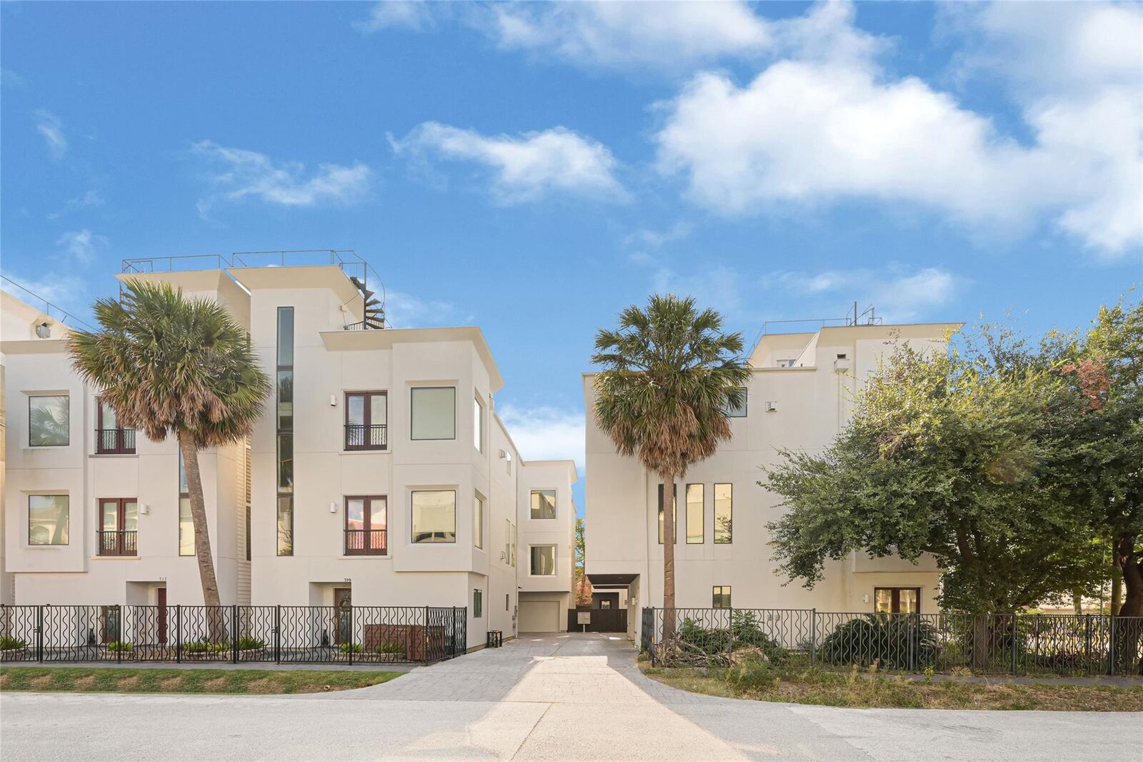 Property Photo: 707 Reinicke Street TX 77007
