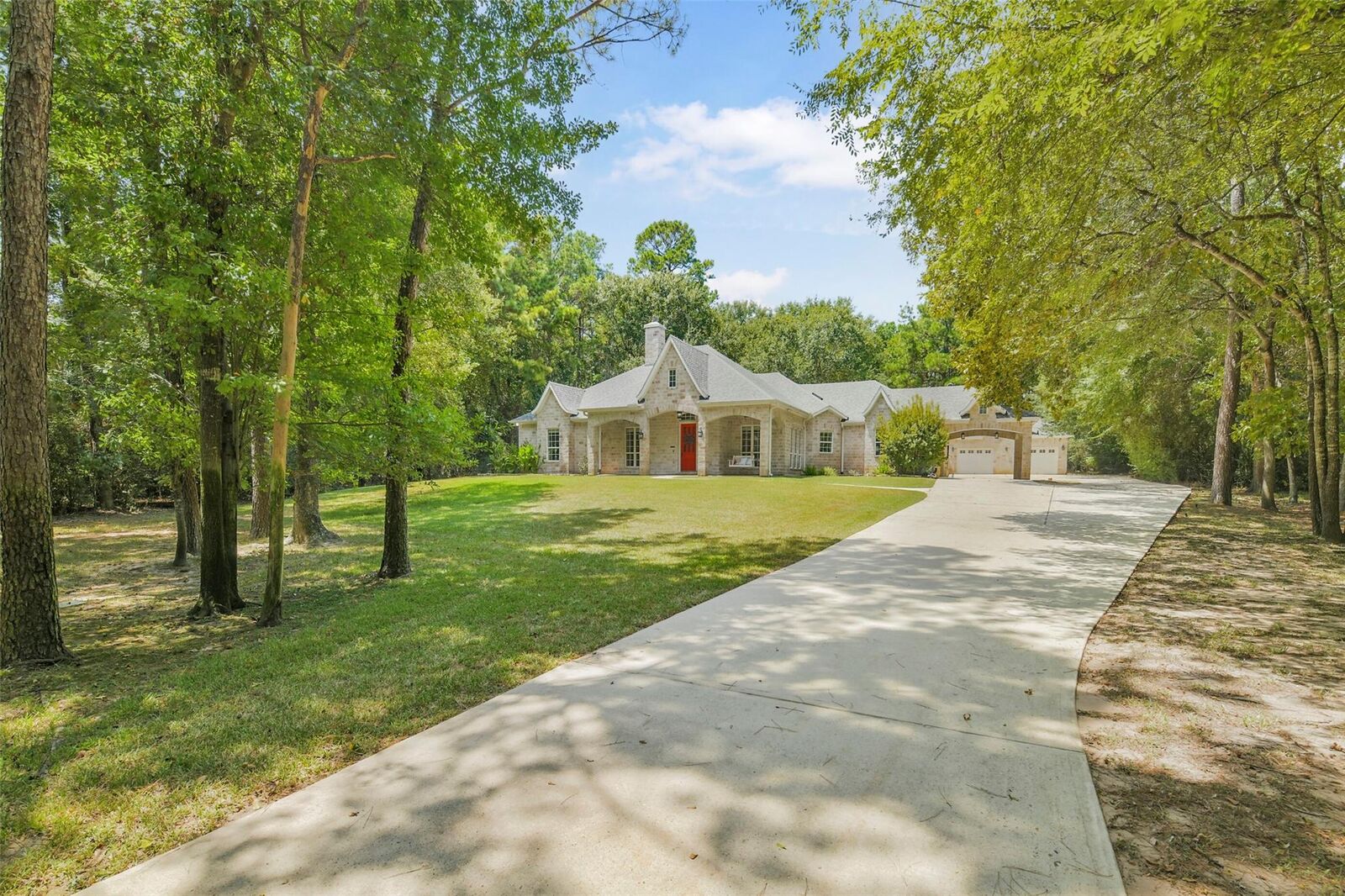 Property Photo: 4046 Highland Pass TX 77316