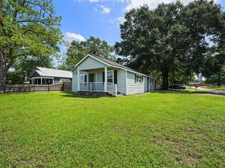 Property Photo: 111 Holderrieth Boulevard TX 77375