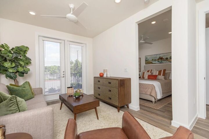 Property Photo: 1690 North Loop 207 TX 77009