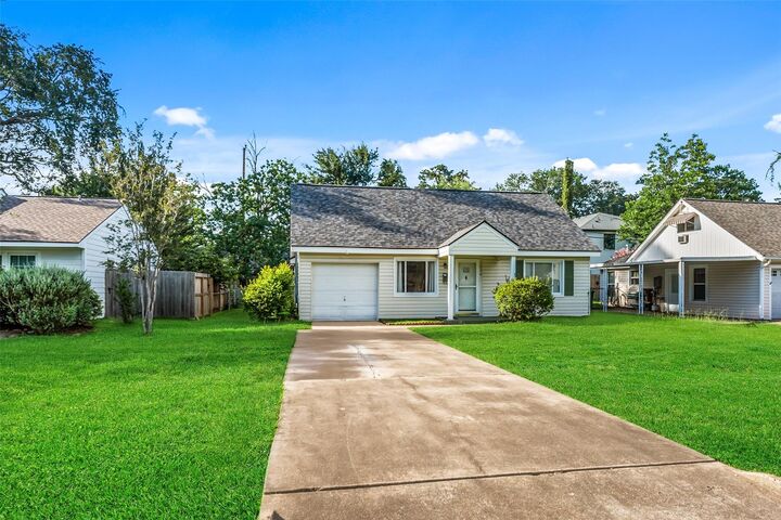 Property Photo:  1034 Lamonte Lane  TX 77018 