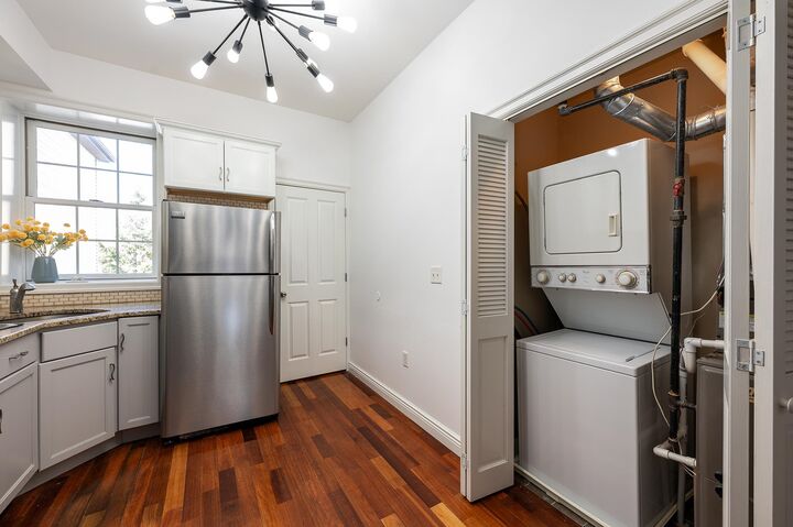 Property Photo: 96 Bowers St 2L NJ 07307