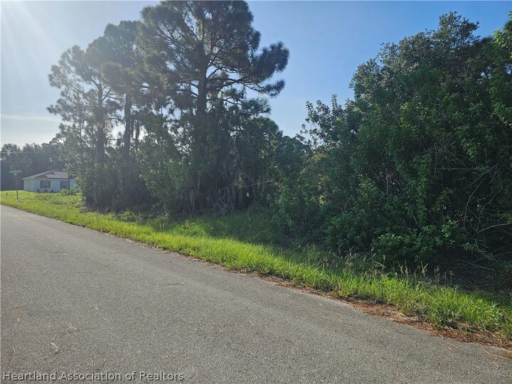 Property Photo: 251 Sunbeam Court FL 33852