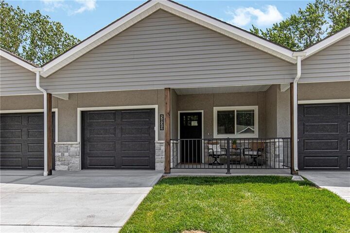 Property Photo: 5821 Hunter Court MO 64133