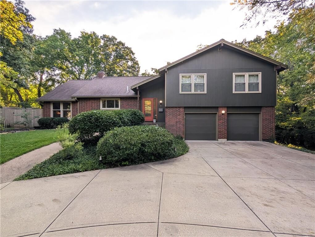 Property Photo:  10050 Roe Avenue  KS 66207 