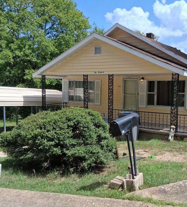 Property Photo:  200 Portland Street  AR 71901 