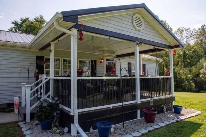 Property Photo: 193 E Gentry IN 47635
