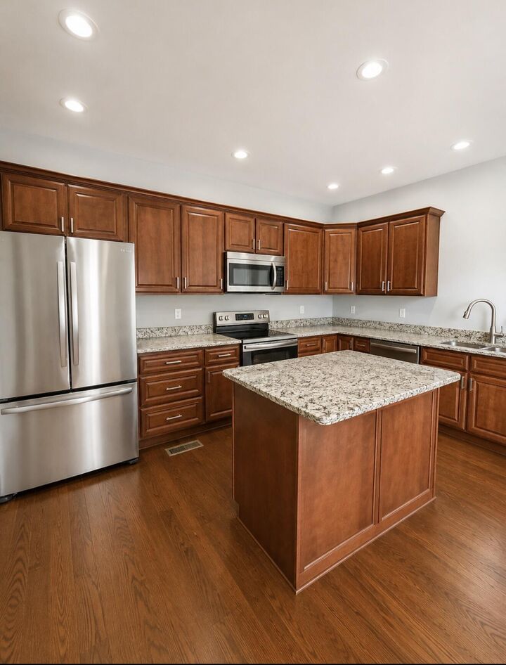Property Photo:  205 Lone Oak Drive  KY 42503 