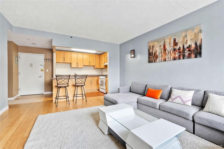 Property Photo:  837 Washington Avenue 3B  NY 10451 