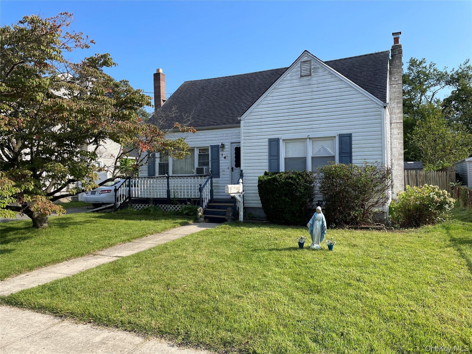 Property Photo:  16 Heathcote Road  NY 11757 