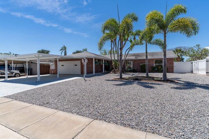 Property Photo:  6512 King Palm Way  FL 33572 