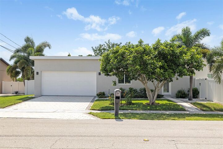 Property Photo:  4524 Riverwood Avenue  FL 34231 
