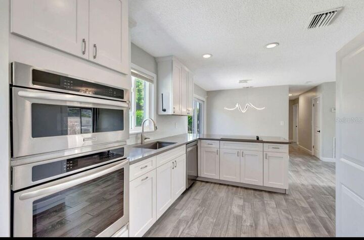 Property Photo: 125 SE 6th Avenue FL 33435