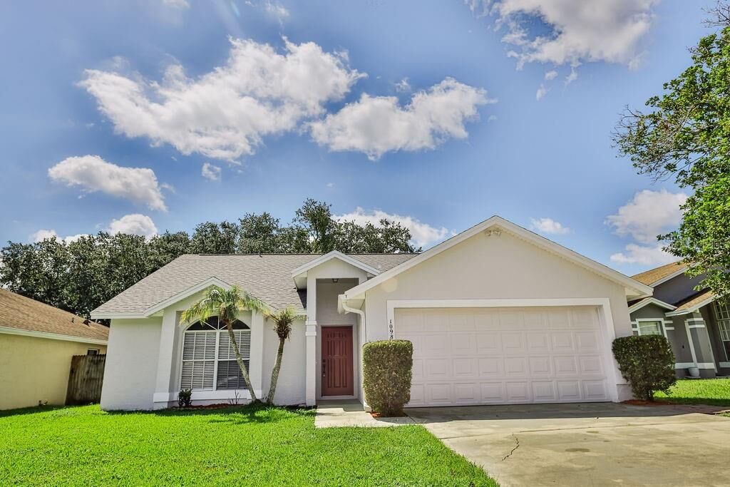 Property Photo: 1098 Sugarberry Trail FL 32765
