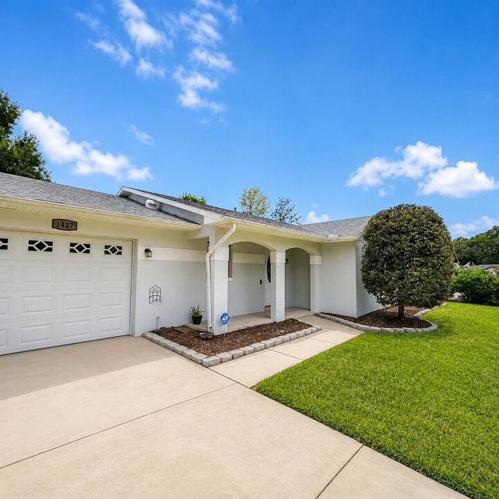 Property Photo:  1427 Benwick Way  FL 32707 