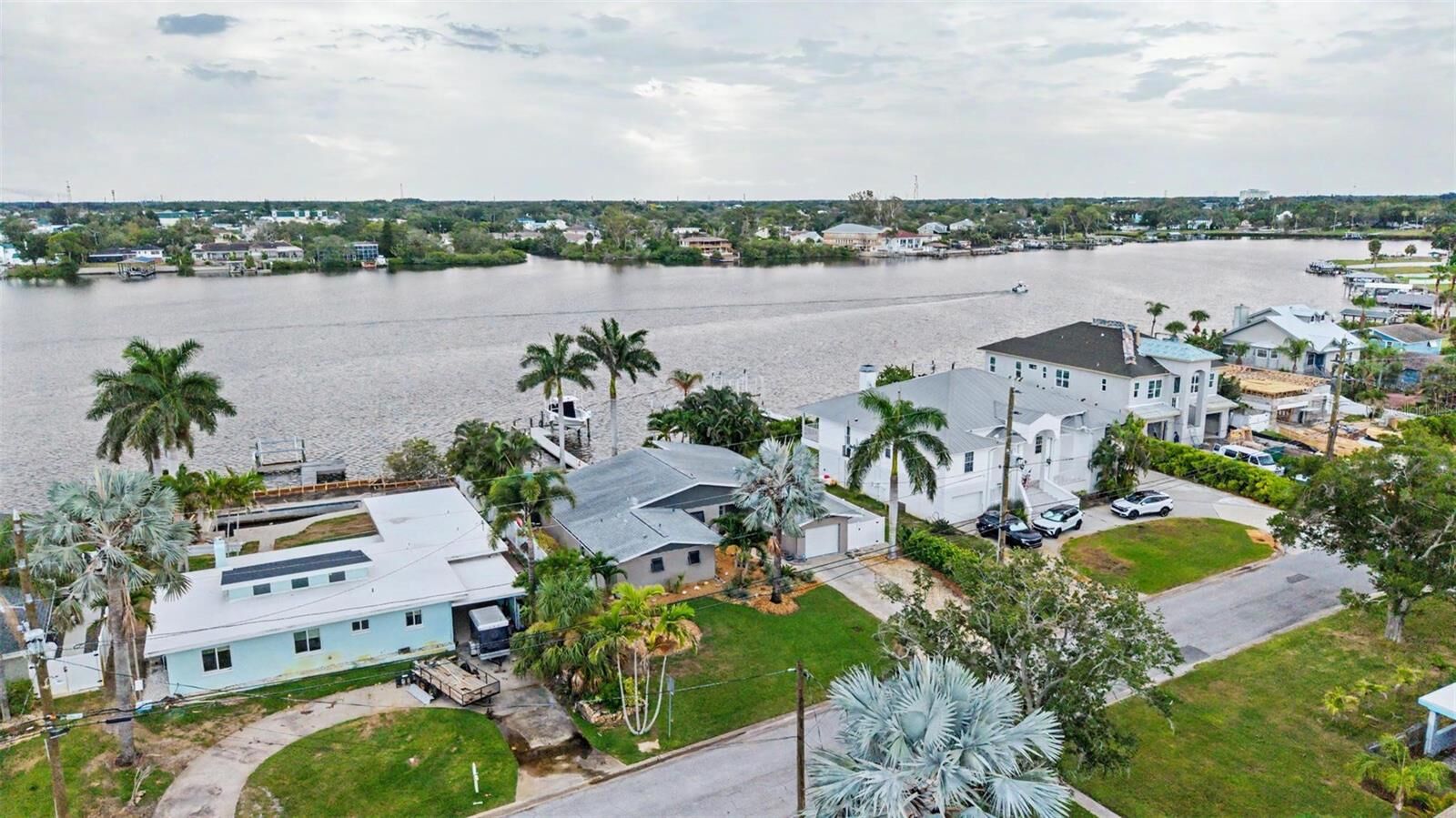 Property Photo:  704 Bayshore Drive  FL 34689 