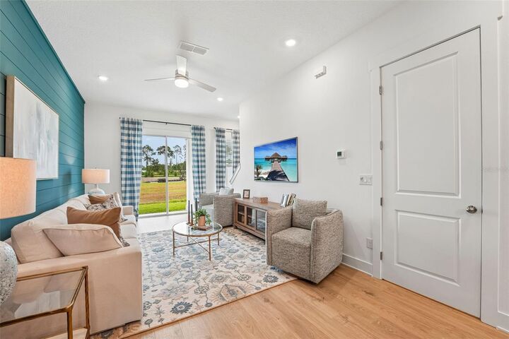 Property Photo:  