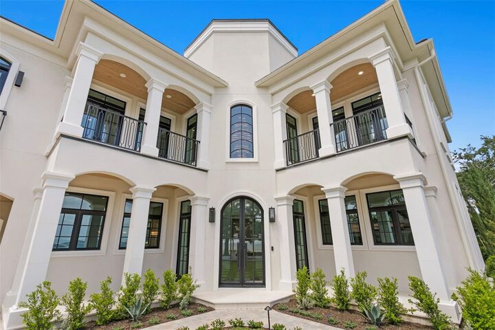 Property Photo:  3907 Bayshore Boulevard  FL 33611 