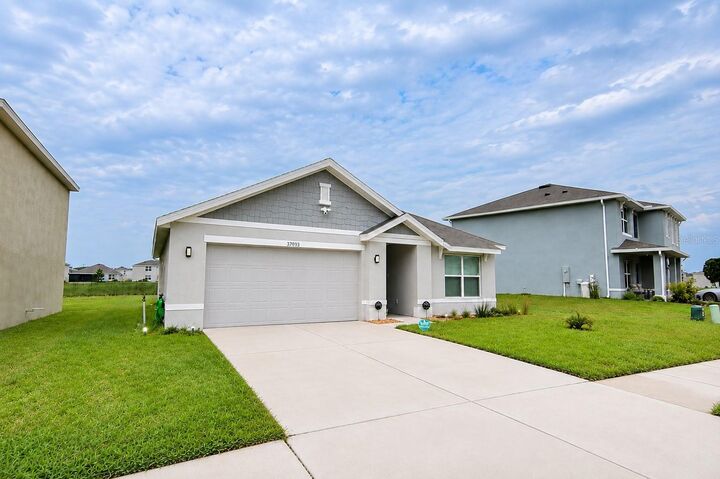 Property Photo: 37093 Sharks Eye Lane FL 33541
