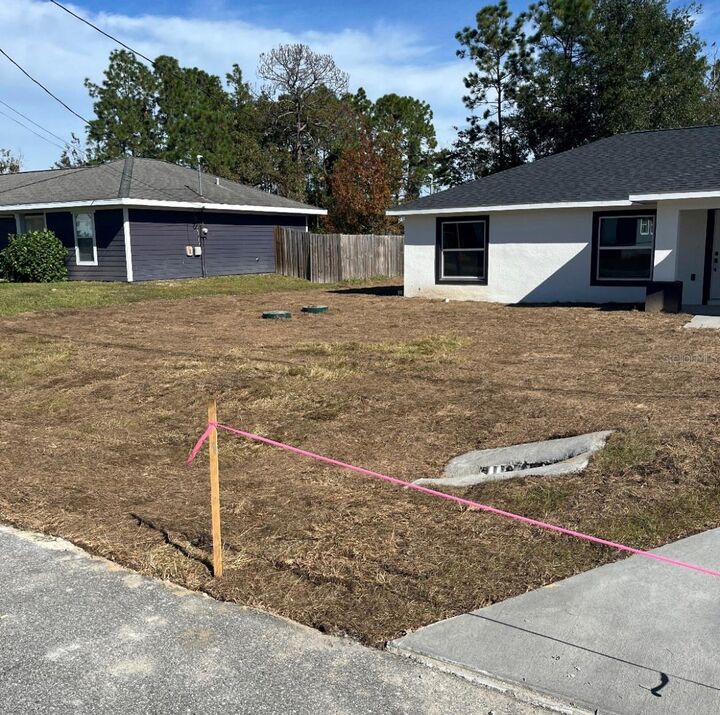 Property Photo: 24492 NW Hemlock Avenue FL 34431