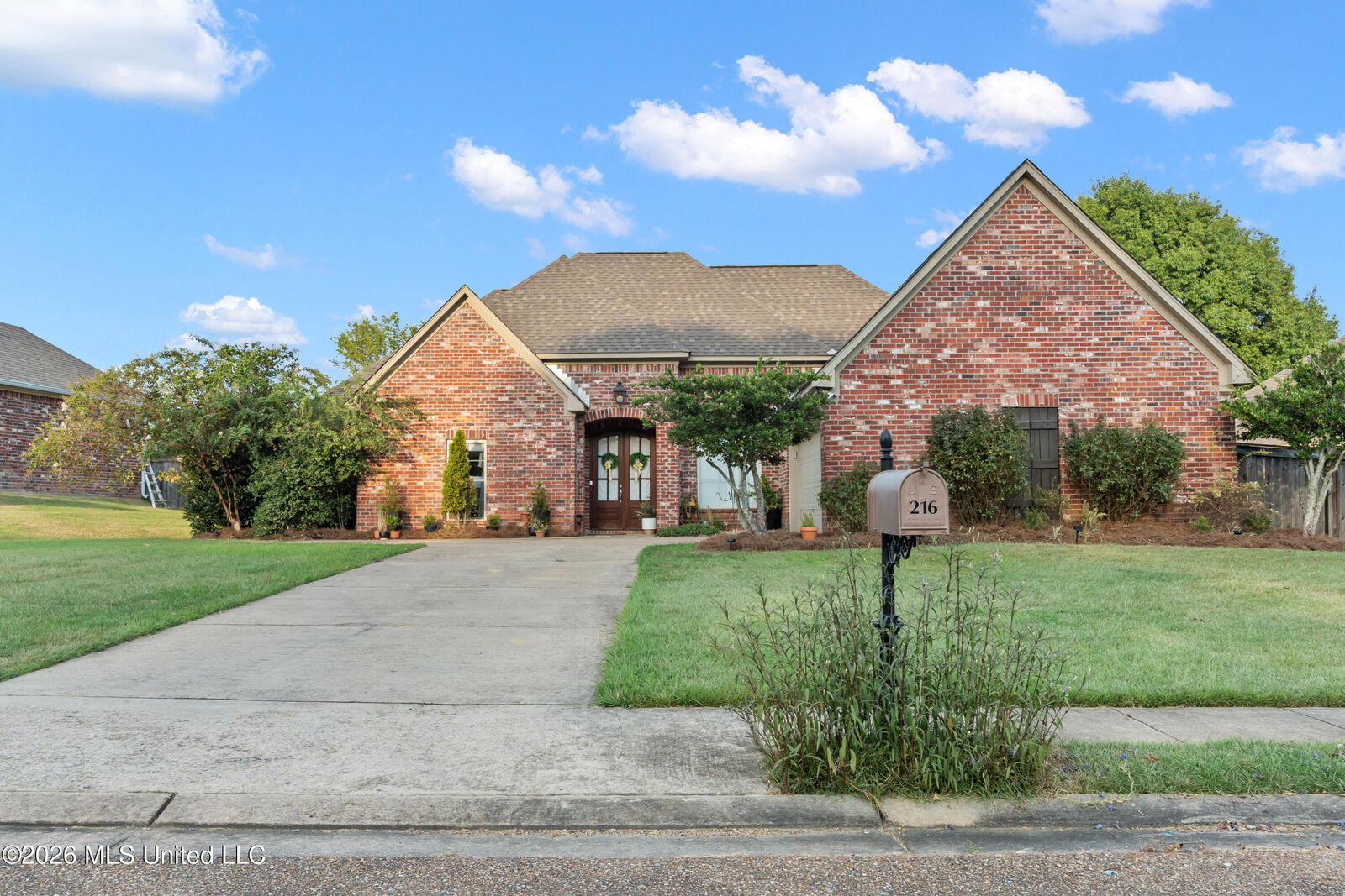 Property Photo:  216 Calhoun Drive  MS 39110 
