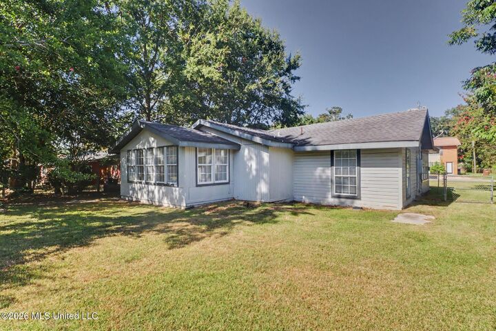 Property Photo:  101 Park Row Avenue  MS 39560 