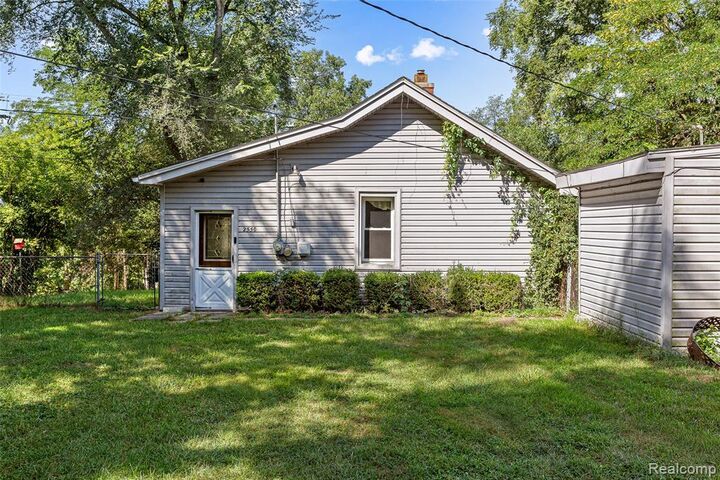 Property Photo:  2550 Loon Lake Road  MI 48393 1654 