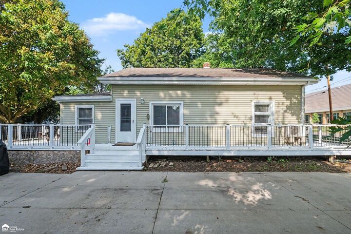 Property Photo: 704 E North Street MI 48867-1937
