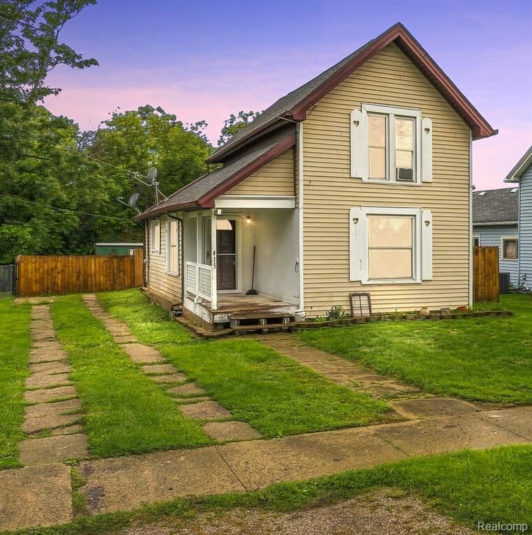 Property Photo:  415 N Shiawassee Street  MI 48414 7731 