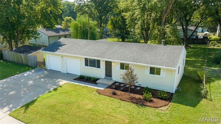 Property Photo: 11482 Essex Avenue MO 63043