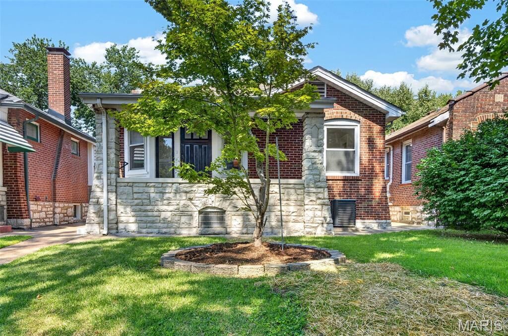 Property Photo:  4005 Dover Place  MO 63116 
