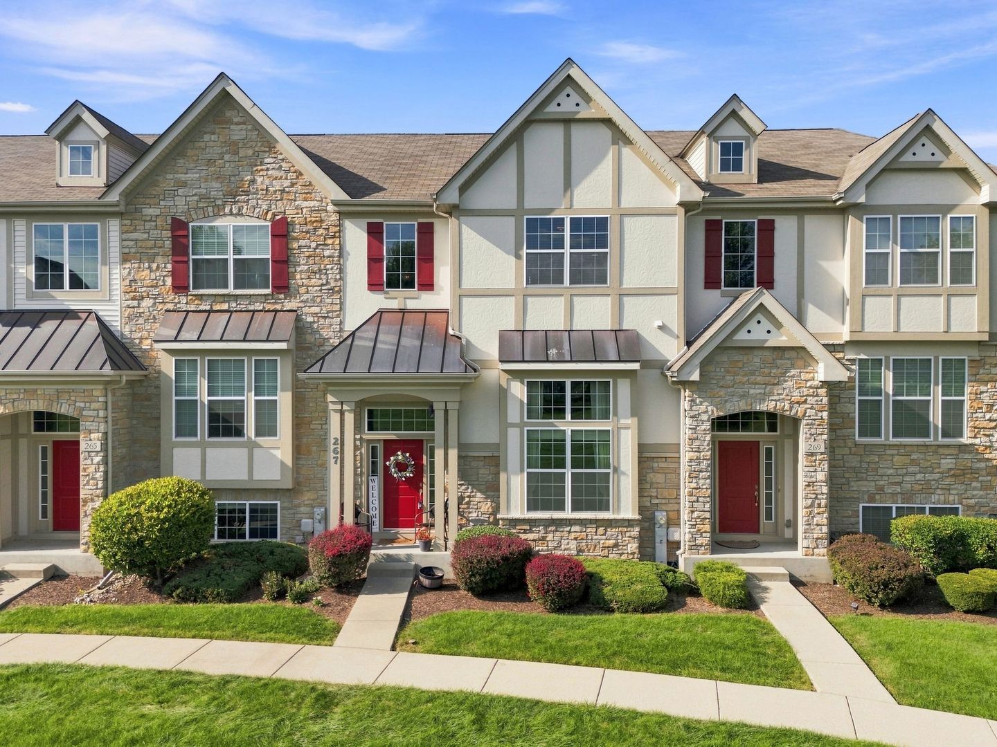Property Photo: 267 Garrett Circle IL 60188