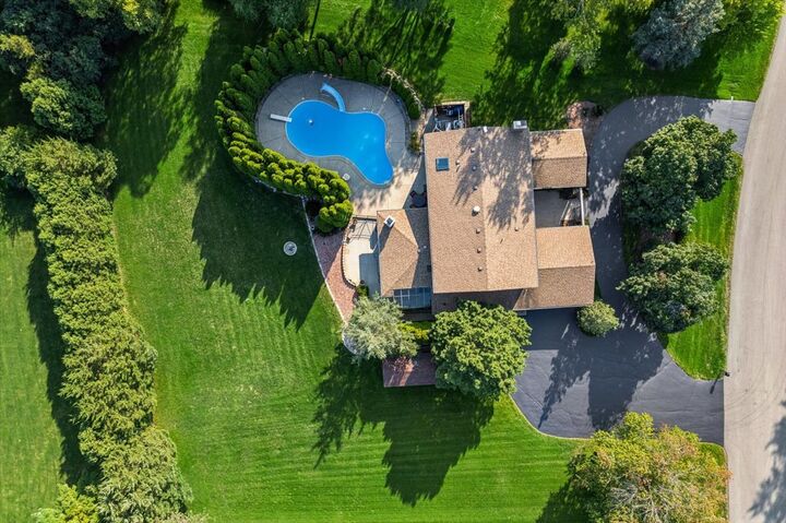 Property Photo:  505 Rue Royale  IL 60010 