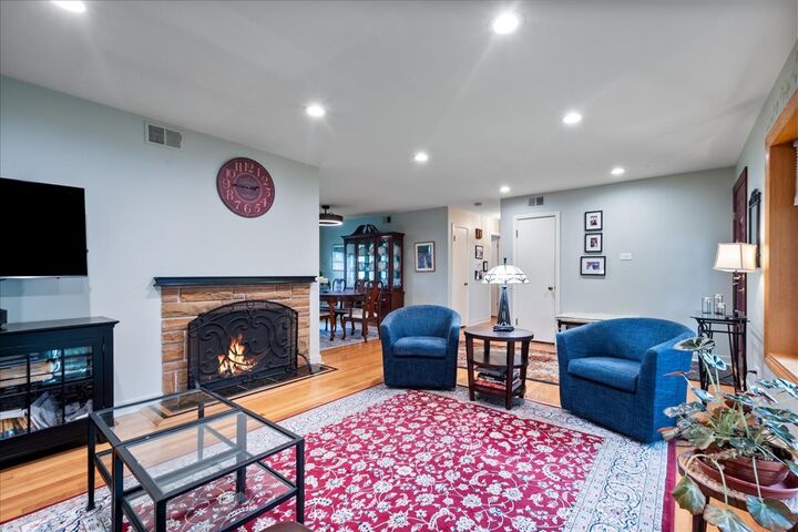 Property Photo:  3805 W Jarlath Street  IL 60712 