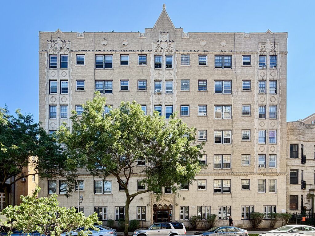 Property Photo: 917 W Eastwood Avenue 616 IL 60640