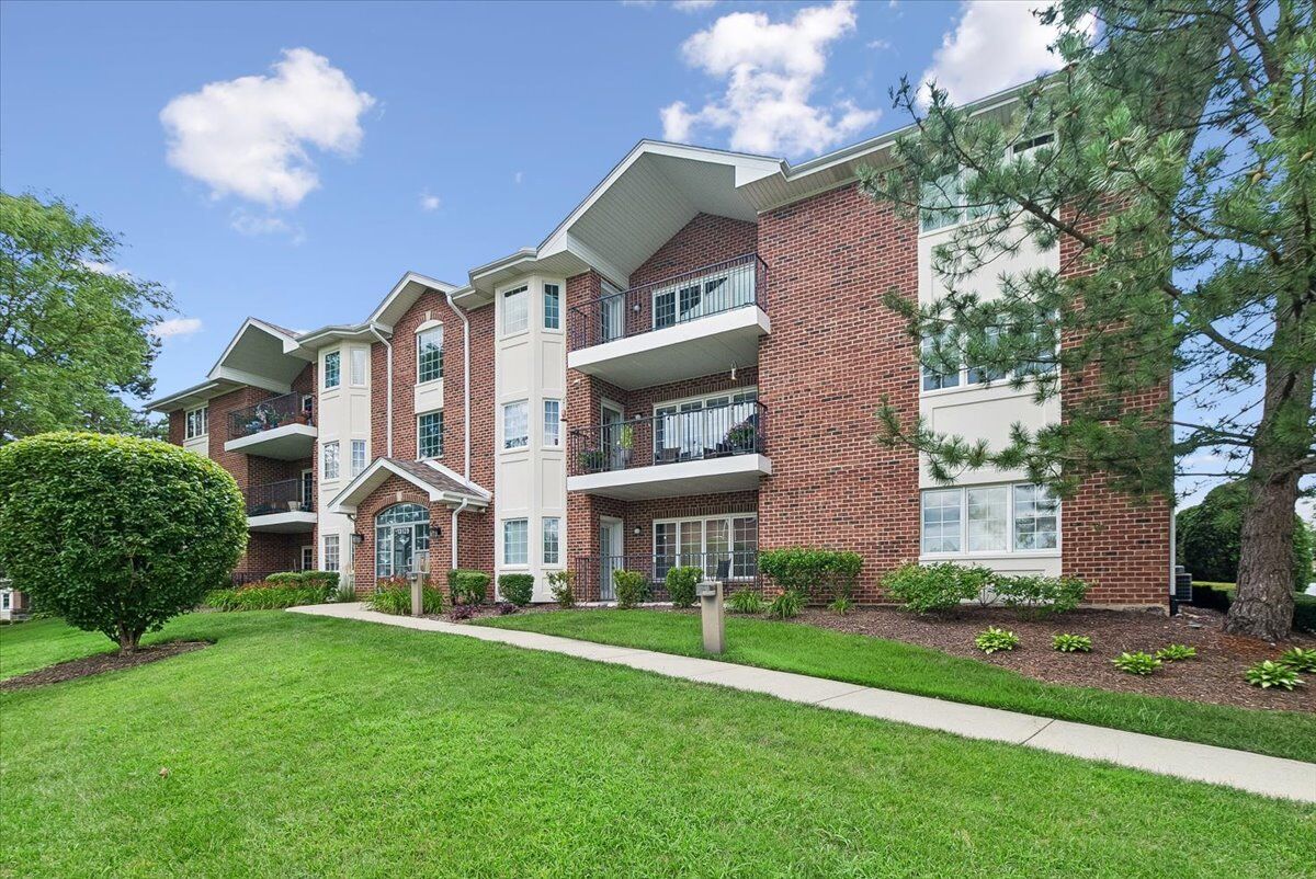 Property Photo:  13129 Forest Ridge Drive 2D  IL 60463 