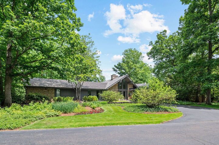 Property Photo:  677 Driftwood Lane  IL 60062 