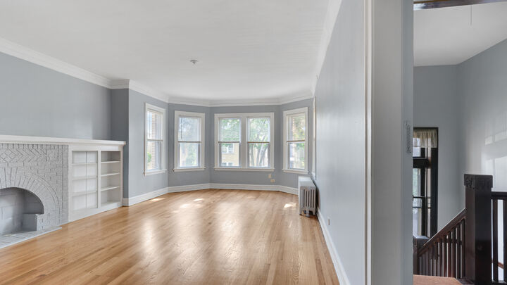 Property Photo:  5714 N Christiana Avenue 1  IL 60659 