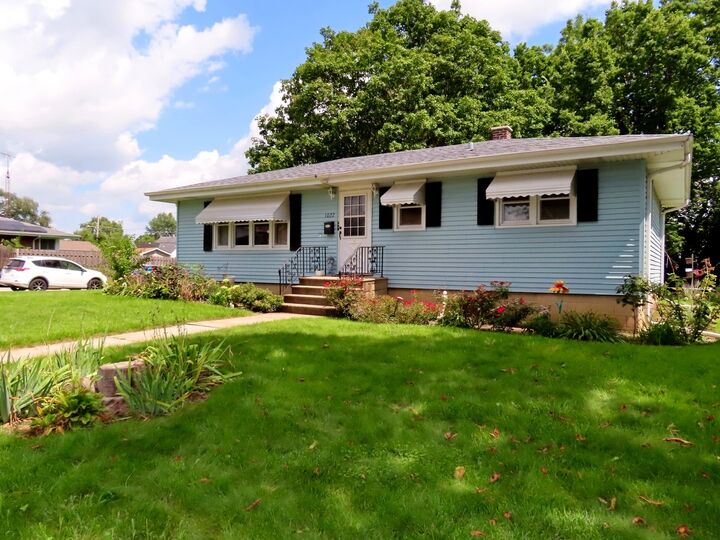 Property Photo: 1022 Frederick Street IL 60435