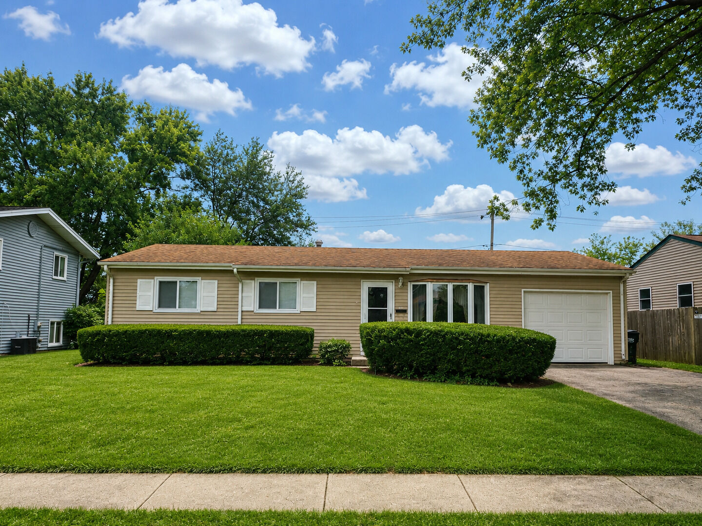 Property Photo:  1180 Larkdale Row  IL 60084 