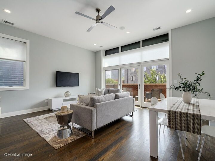 Property Photo: 1224 W Ohio Street 3E IL 60642
