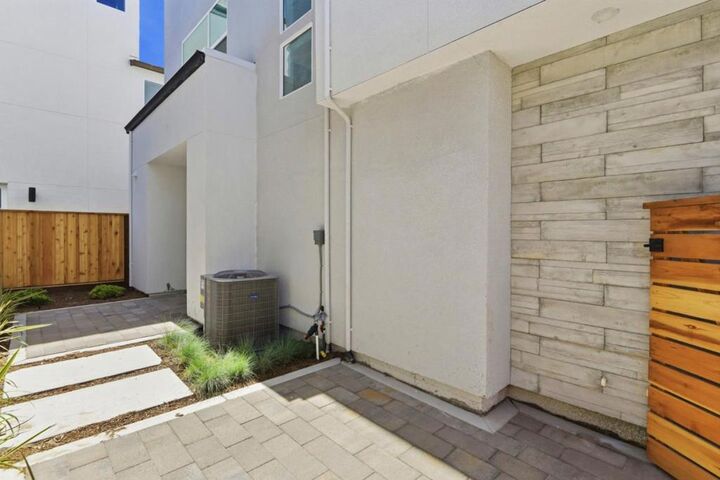 Property Photo:  225 Honeydew Court  CA 94583 