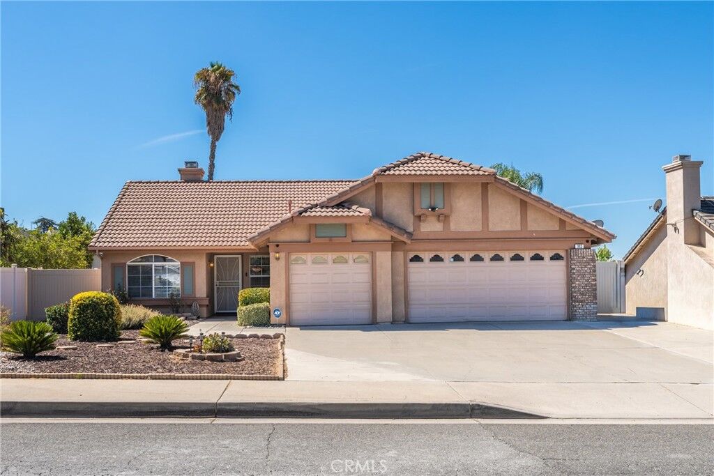 Property Photo: 143 W Avenue L CA 92320